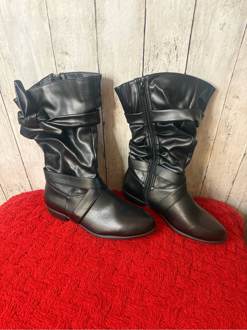 Comfortview Black leather boots ruched detailing side zipper 10 1/2 WW